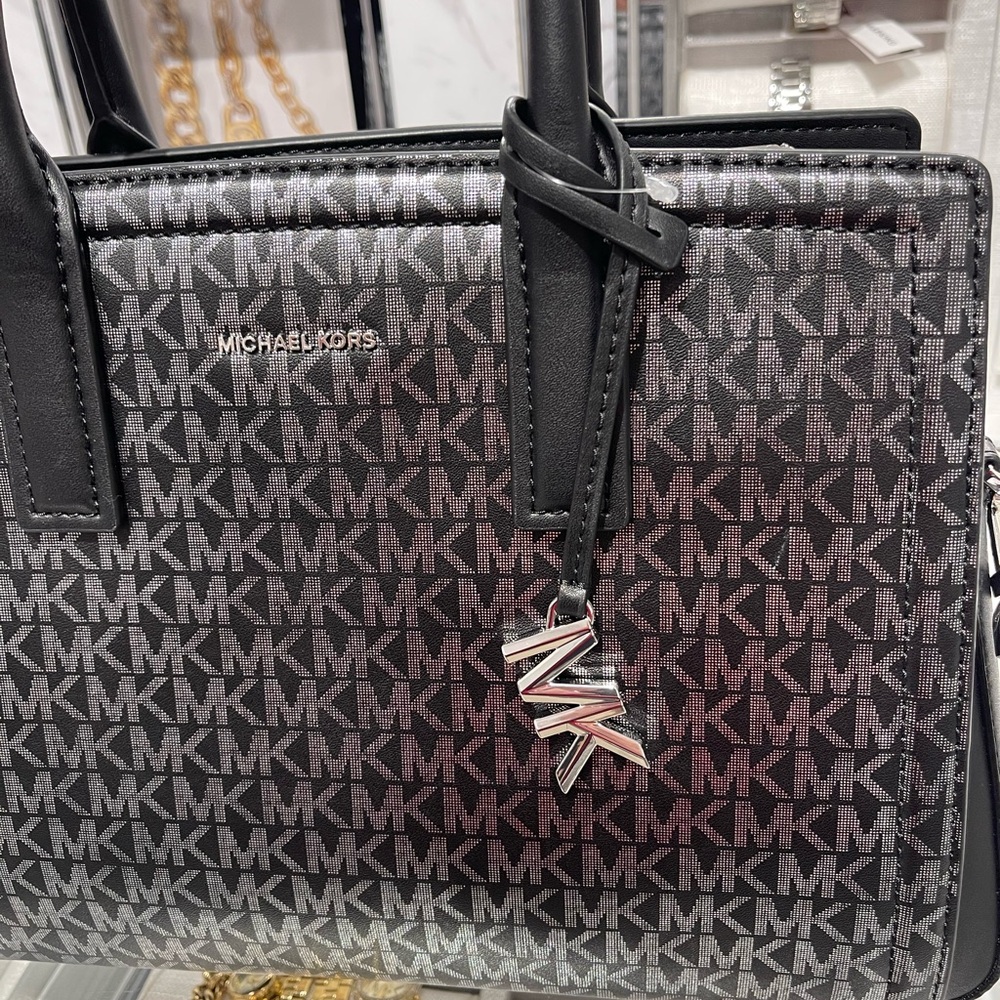 MICHAEL KORS Laila Medium Metallic Signature Logo Satchel
Black 
NWT 
Live Style - Picture 5 of 16